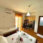 Renato Apartman *