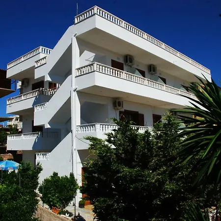 Apartment Renato *